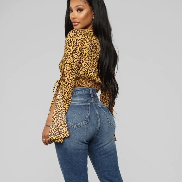 Fashion nova top 🖤 - Picture 4 of 10